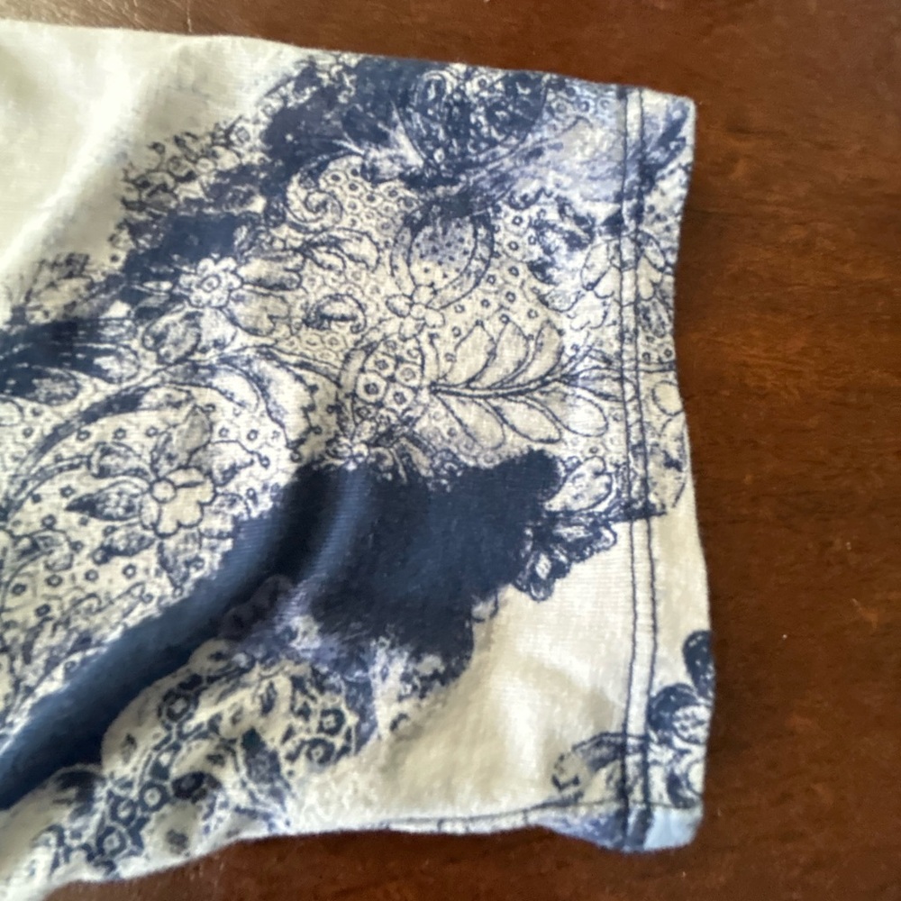 Chico's Woman Navy and White Scoop Neck Printed Long Sleeve Top SZ 3/16/XL EUC - Picture 6 of 11